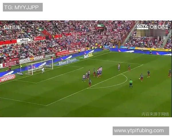 西甲赛场惊现超远神仙球悍将滑倒半场吊射门将无奈失守